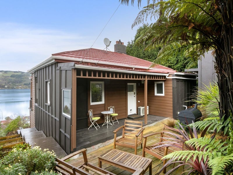 25 Adderley Terrace, Ravensbourne, Dunedin - Carousel 1