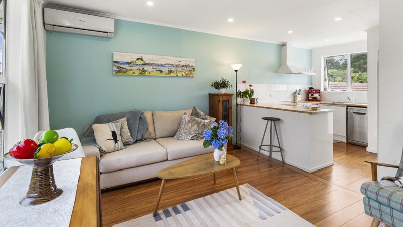 3 Novar Place, Point Chevalier, Auckland - Carousel 1