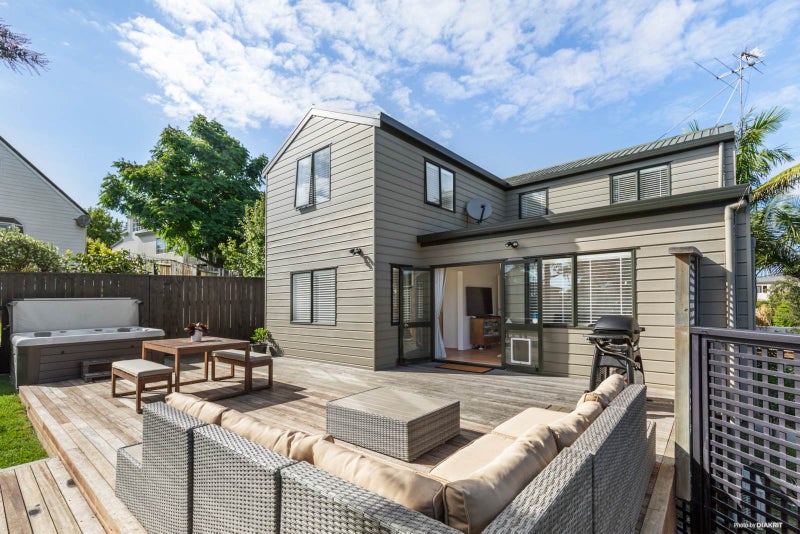 12 Redfern Lane, Glenfield, Auckland - Carousel 1