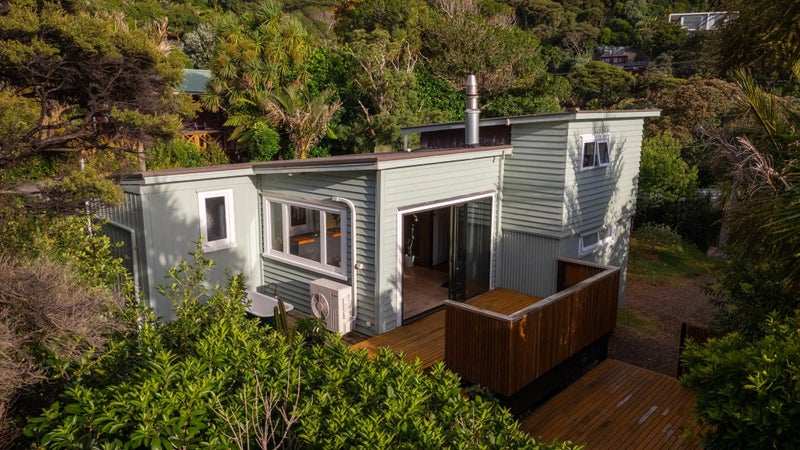 132 Seaview Road, Piha, New Lynn - Carousel 2
