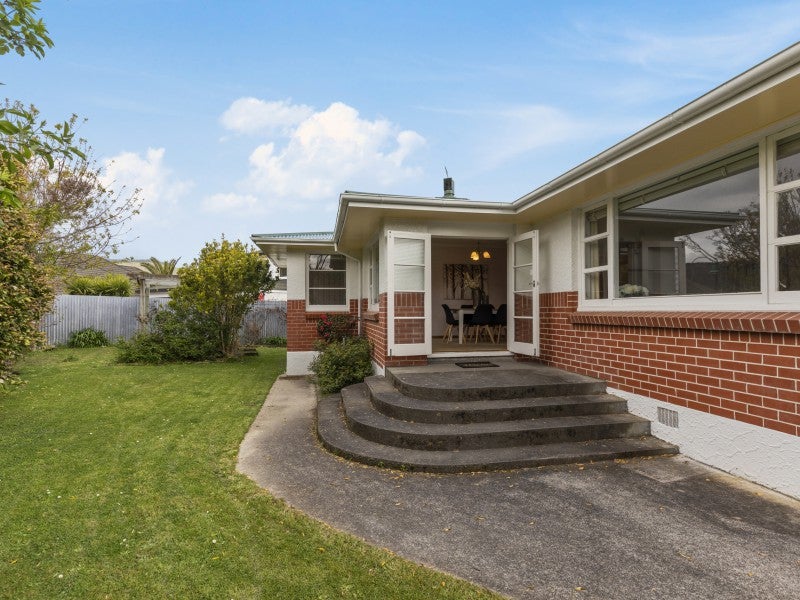 9 Rosebank Avenue, Avalon, Lower Hutt - Carousel 1