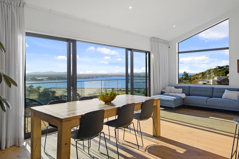 17 Omeo Crescent, Redcliffs, Christchurch - Carousel 2