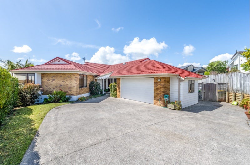 6 Dorrington Place, Eastern Beach, Auckland - Carousel 2
