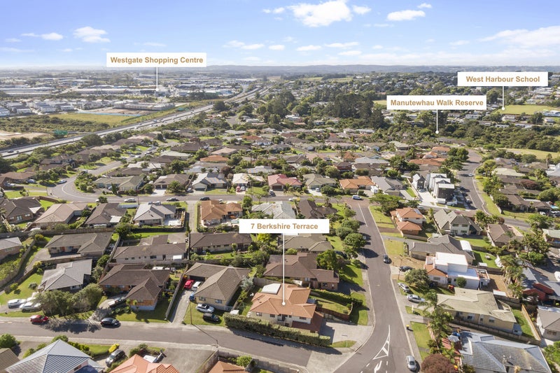 7 Berkshire Terrace, Massey, Auckland - Carousel 21