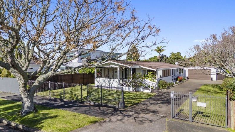 42 Chelmsford Avenue, Glendowie, Auckland - Carousel 2