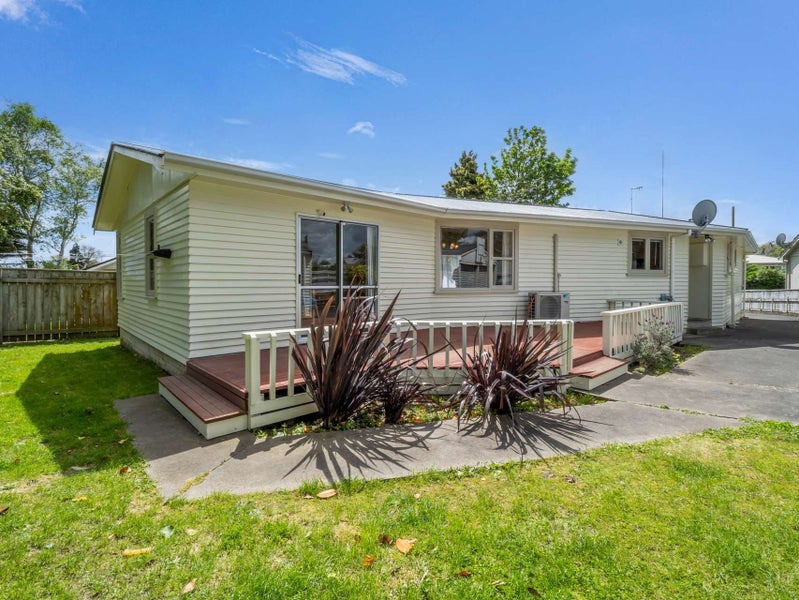 14 Antrim Place, Hokowhitu, Palmerston North - Carousel 1