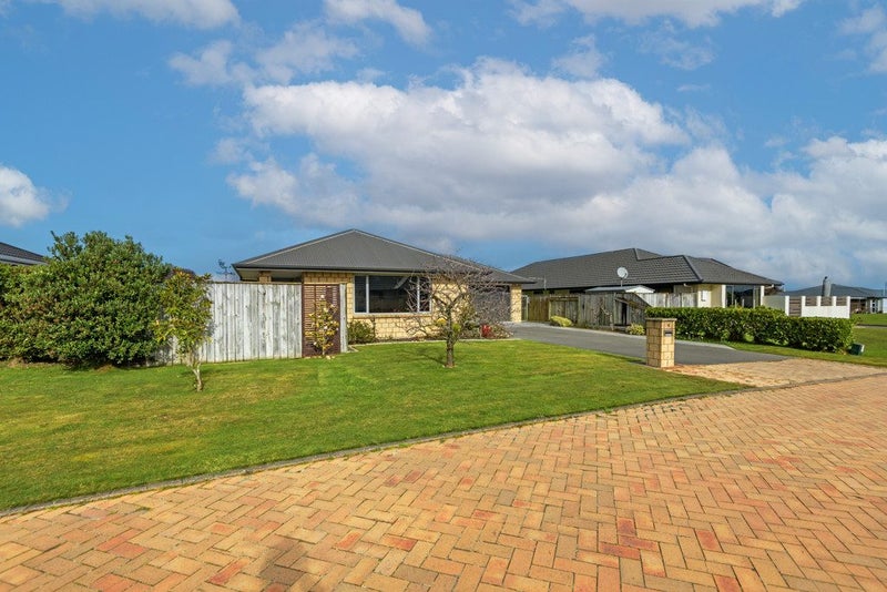 4 Crabapple Close, Milson, Palmerston North - Carousel 23