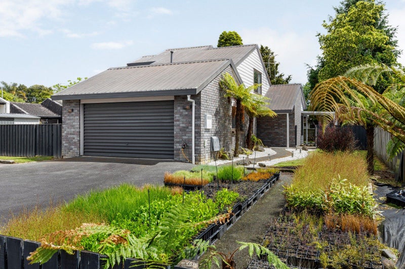 16 Woodland Drive, Flagstaff, Hamilton - Carousel 1