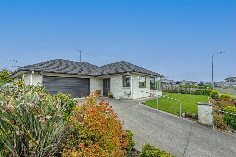 11 Barnett Drive, Marton - Carousel 1