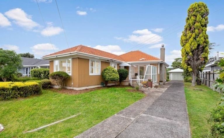 14 Taikata Road, Te Atatu Peninsula, Auckland - Carousel 2