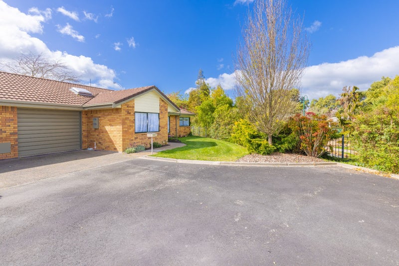 115 Oakridge Grove, Flagstaff, Hamilton - Carousel 2