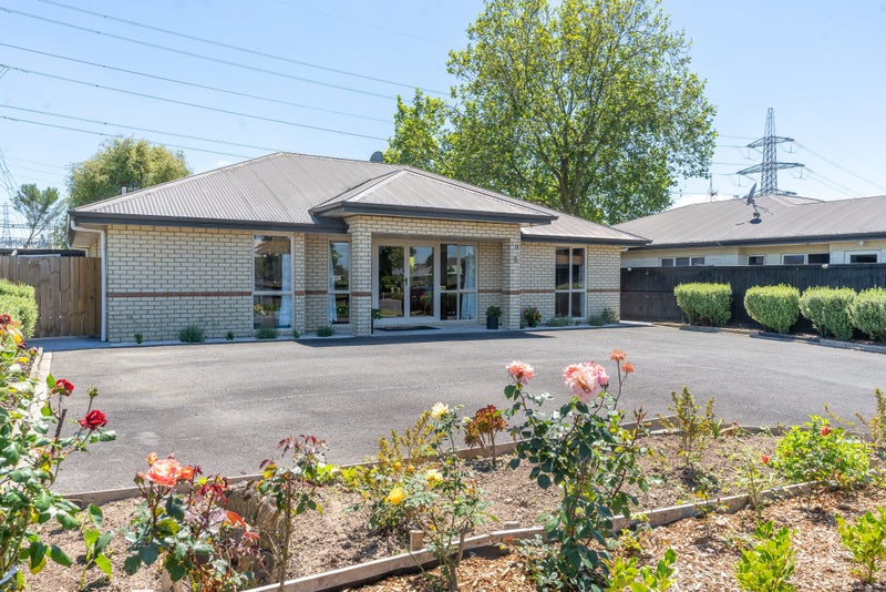 8 Rochford Court, Hamilton East, Hamilton - Carousel 1