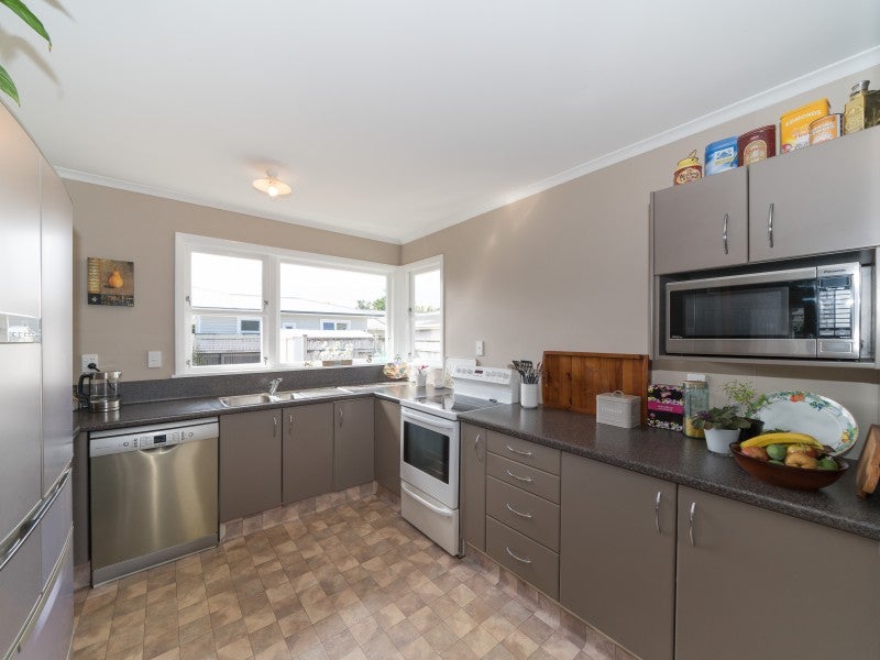 2 Woodstock Place, Hokowhitu, Palmerston North - Carousel 2