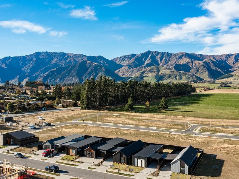 11 Gillespie Street, LAKE HAWEA - Carousel 2