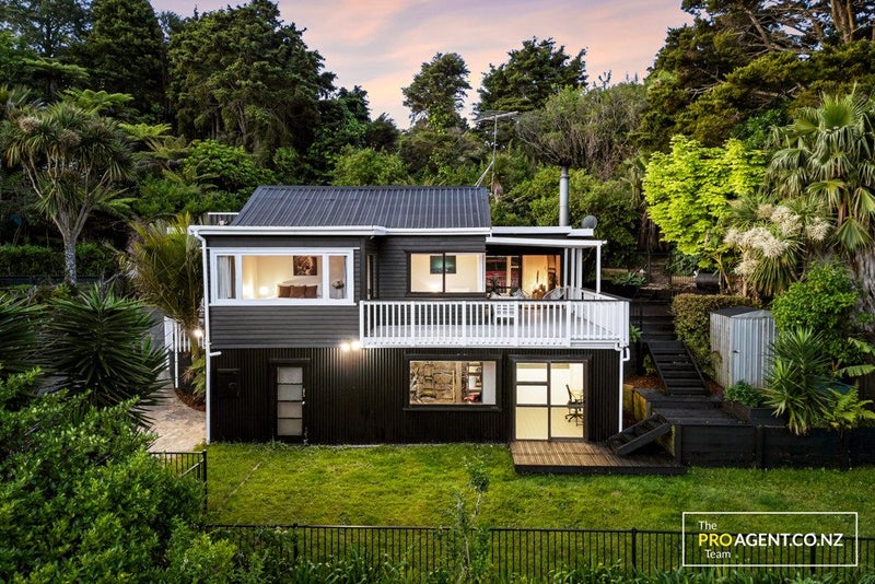 82 Warner Park Avenue, Laingholm, Auckland - Carousel 1