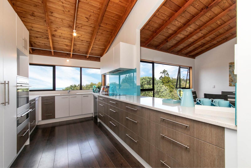 42 Rauhuia Crescent, Parau, Auckland - Carousel 2