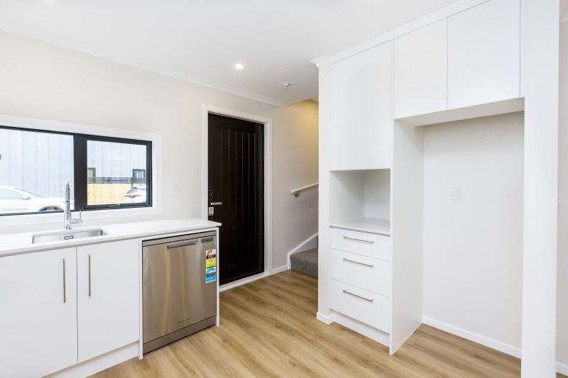 4 Raeble Walkington Lane, Wallaceville, Upper Hutt - Carousel 2