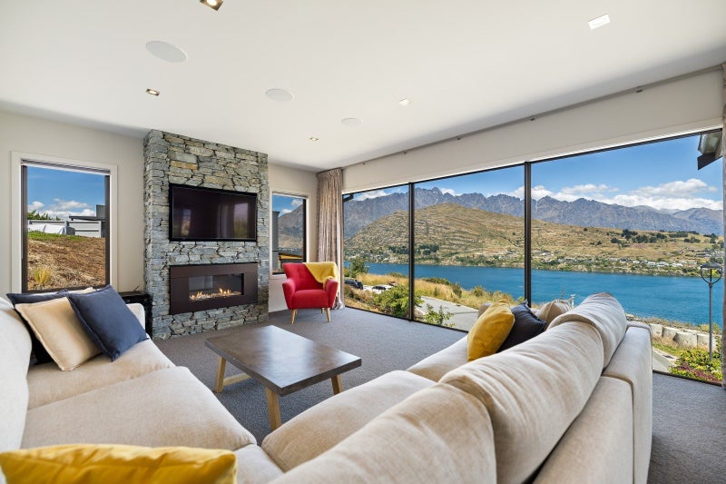 22 St Georges Avenue, Queenstown, Queenstown - Carousel 2