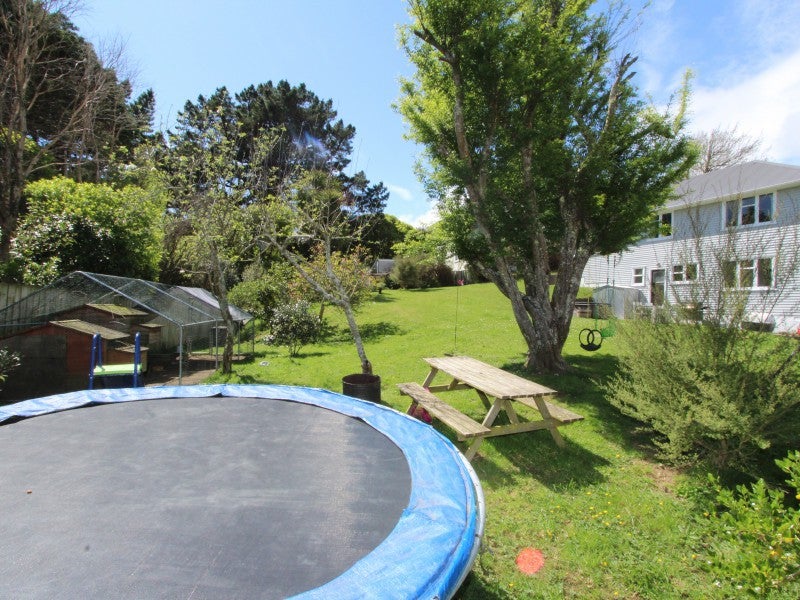 25 Gloucester Street, Cannons Creek, Porirua - Carousel 1