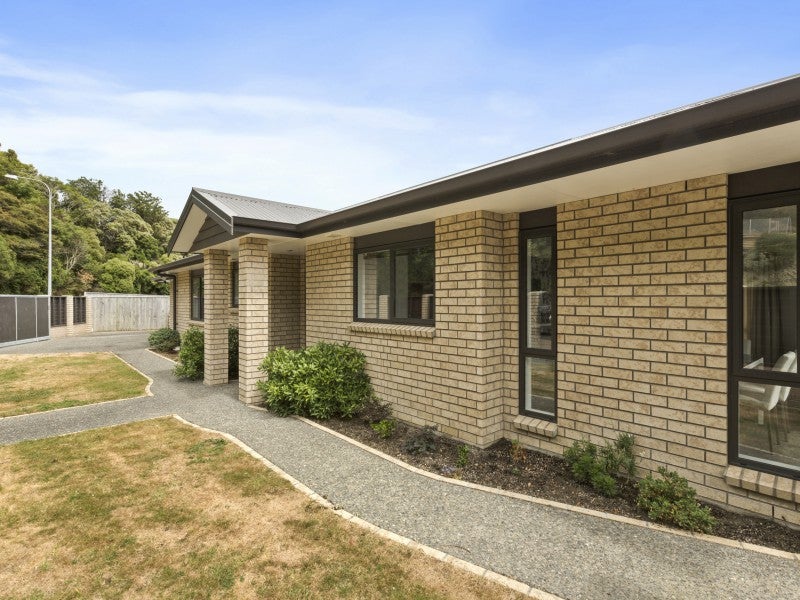 15 Laura Fergusson Grove, Fairfield, Lower Hutt - Carousel 2