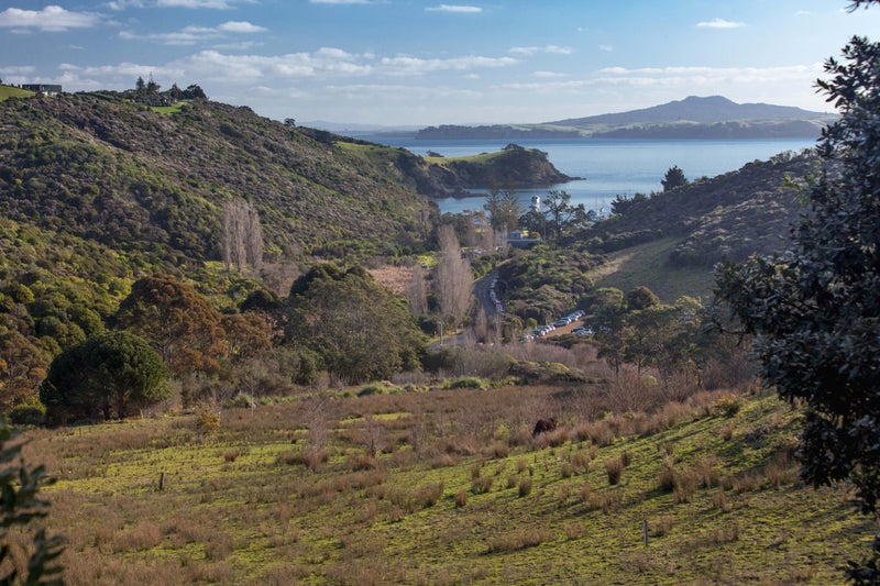 32 Tiri Road, ONEROA, WAIHEKE ISLAND - Carousel 2