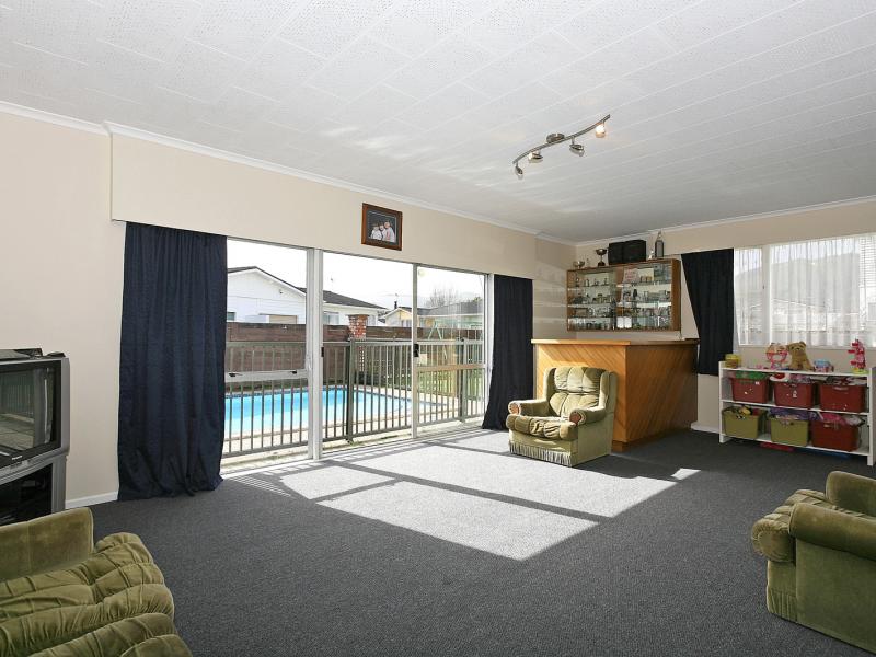 9 Waddington Drive, Naenae, Lower Hutt - Carousel 2