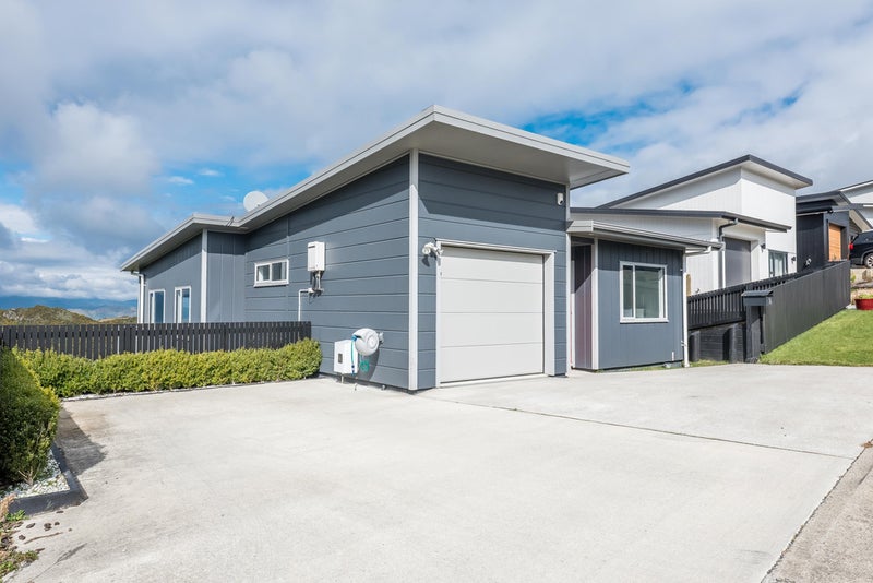 36 Epic Way, Newlands, Wellington - Carousel 1