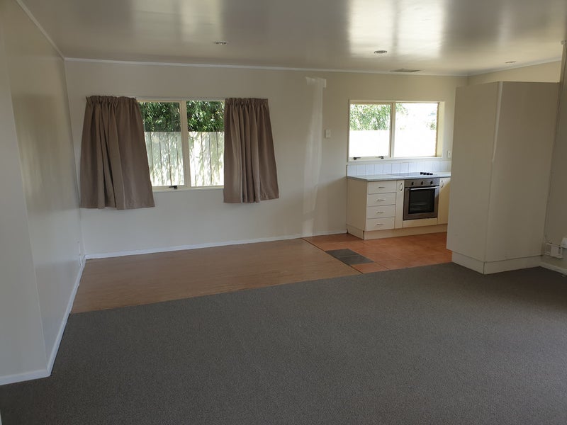 27 Naylors Drive, Mangere, Auckland - Carousel 2
