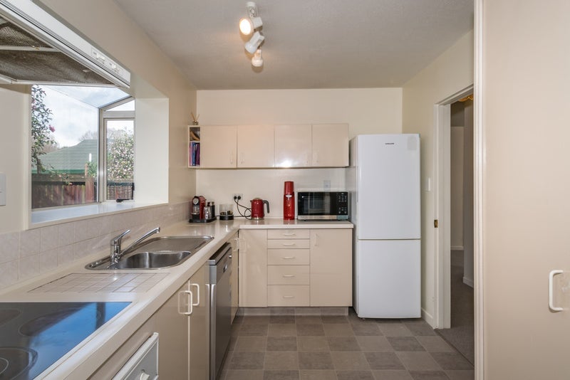 1/6 Elvira Court, Bishopdale, Christchurch - Carousel 2
