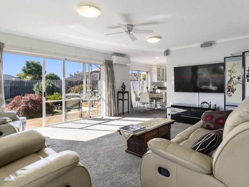 9 Burnt Oak Drive, Pyes Pa, Tauranga - Carousel 2