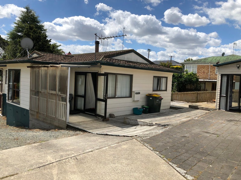 24A Kingsway Crescent, Forest Lake, Hamilton - Carousel 1