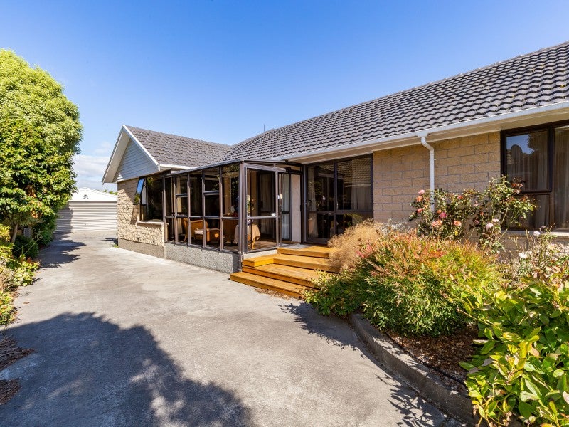 11 Oriana Crescent, Hornby, Christchurch - Carousel 1