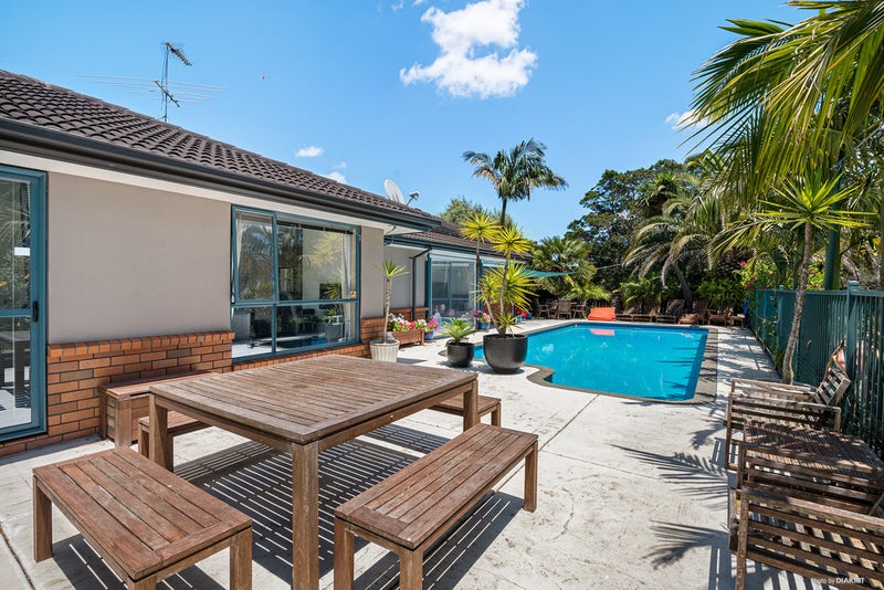 14 Monkton Close, Greenhithe, Auckland - Carousel 1