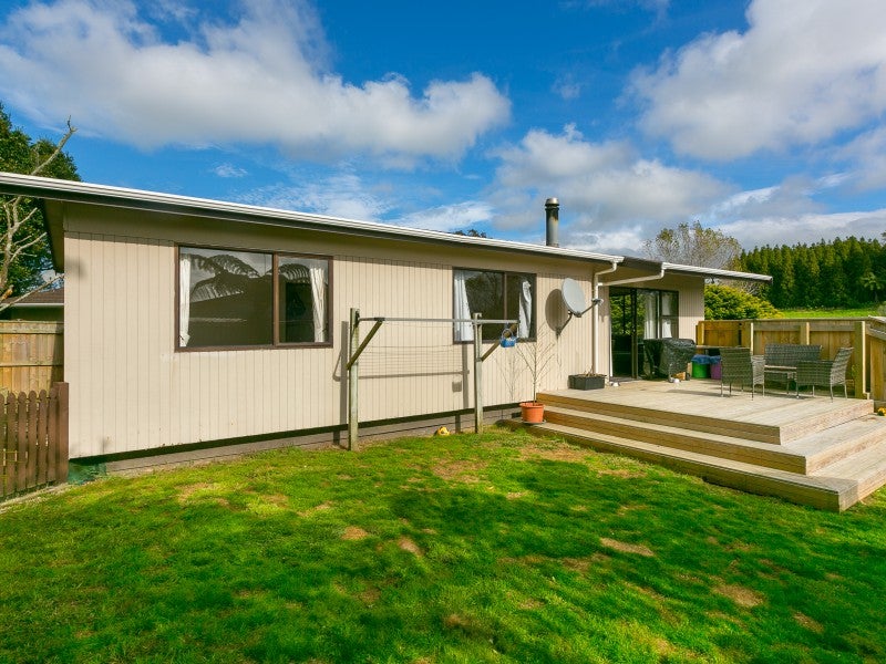 77 Poplar Grove, Whalers Gate, New Plymouth - Carousel 2