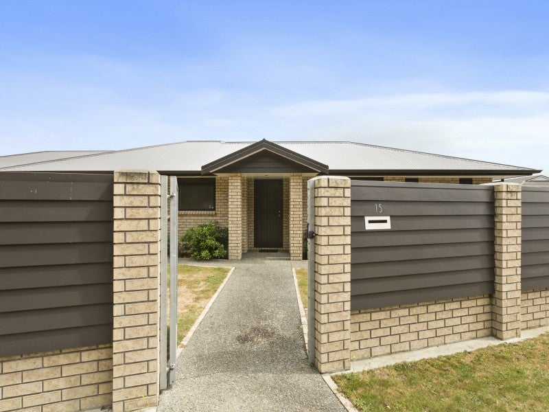 15 Laura Fergusson Grove, Fairfield, Lower Hutt - Carousel 1