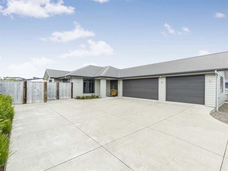 22 Medallion Court, Kelvin Grove, Palmerston North - Carousel 23