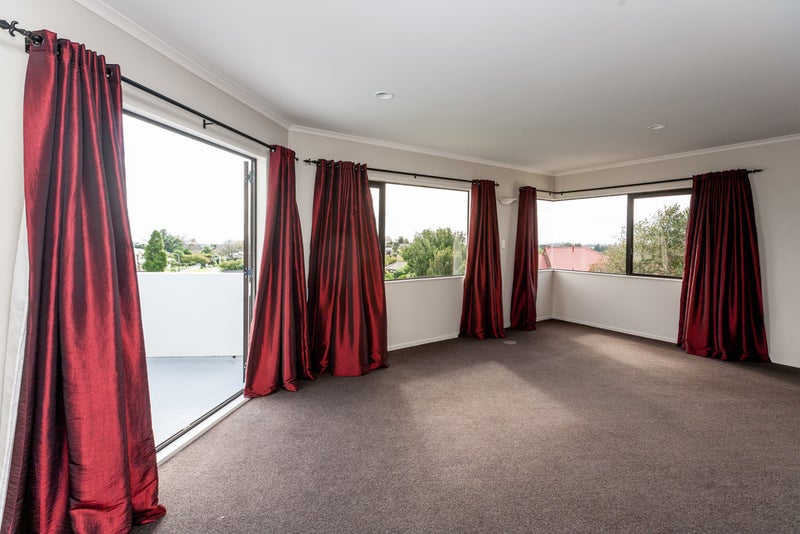 25 Veale Road, Frankleigh Park, New Plymouth - Carousel 2