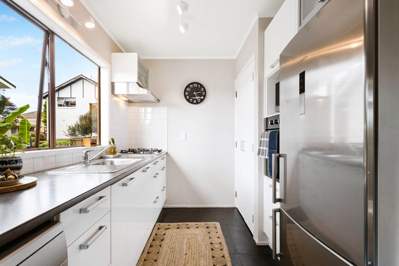 1/5 Morriggia Place, Bayview, Auckland - Carousel 2