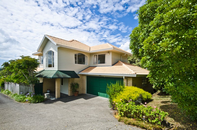 1/16 Rutherford Terrace, Meadowbank, Auckland - Carousel 1