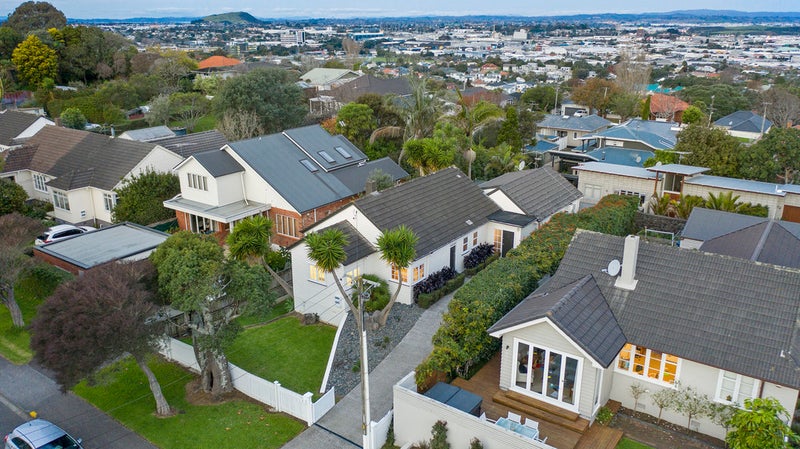 9 Te Kawa Road, One Tree Hill, Auckland - Carousel 1