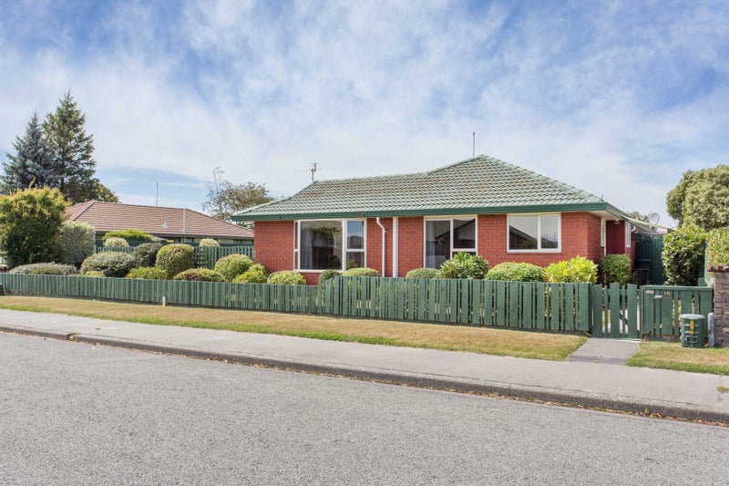1/16 Peebles Drive, Hei Hei, Christchurch - Carousel 1