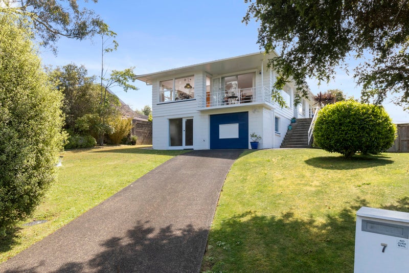7 Tudward Glade, Hillcrest, Auckland - Carousel 1
