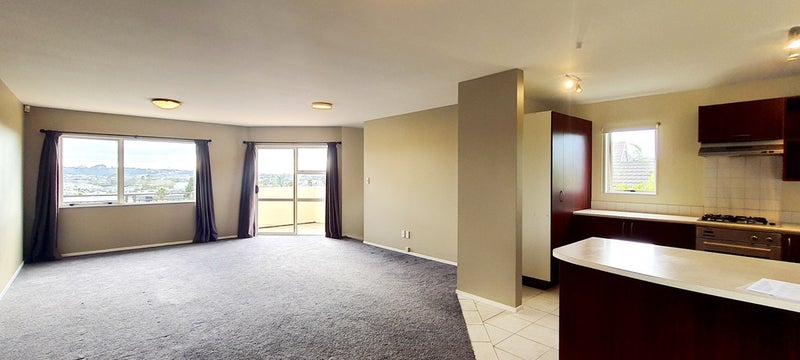 1/11 Spencer Road, Oteha, Auckland - Carousel 2