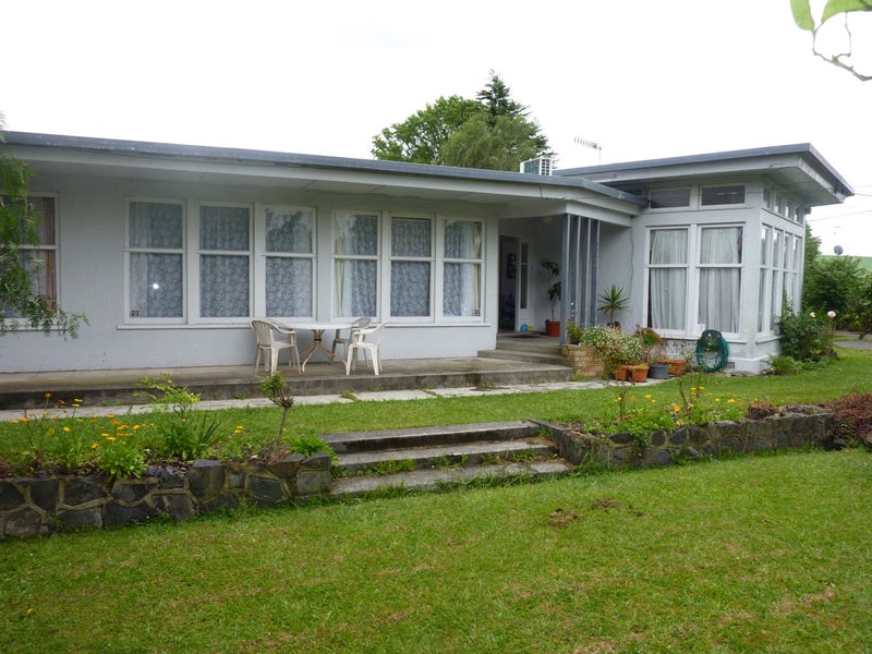 11 Hobson Street, Maeroa, Hamilton - Carousel 1