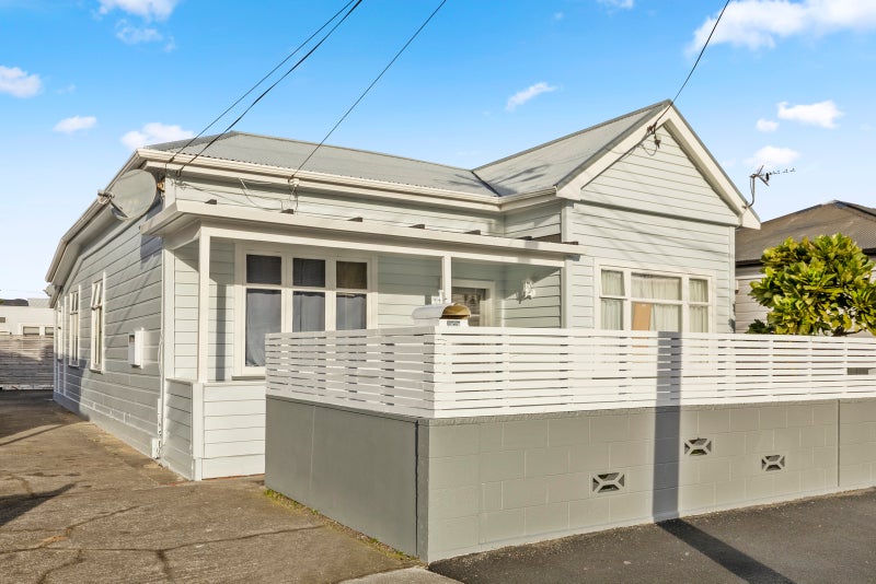 46 Queen Street, Petone, Lower Hutt - Carousel 1