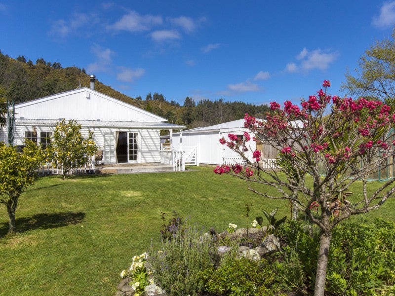 1/27 Poole Crescent, Wainuiomata, Lower Hutt - Carousel 1