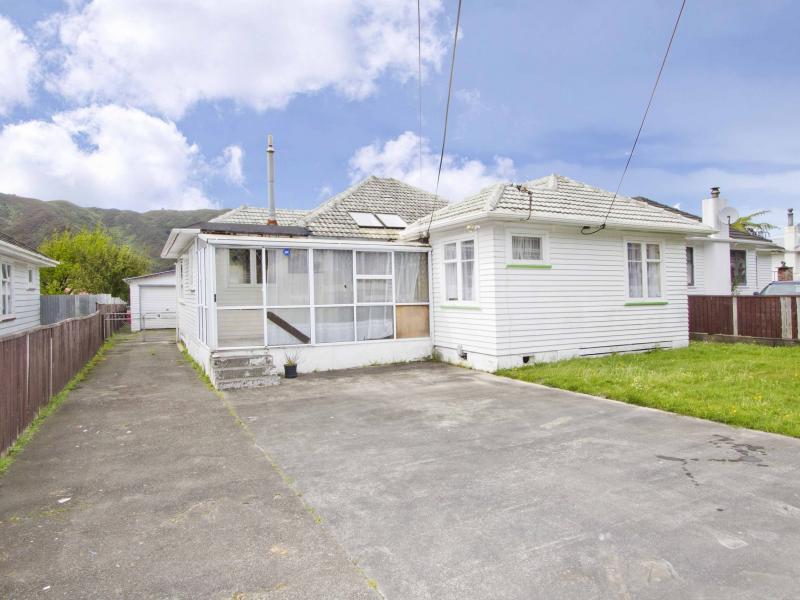 156 Wellington Road, Wainuiomata, Lower Hutt - Carousel 1