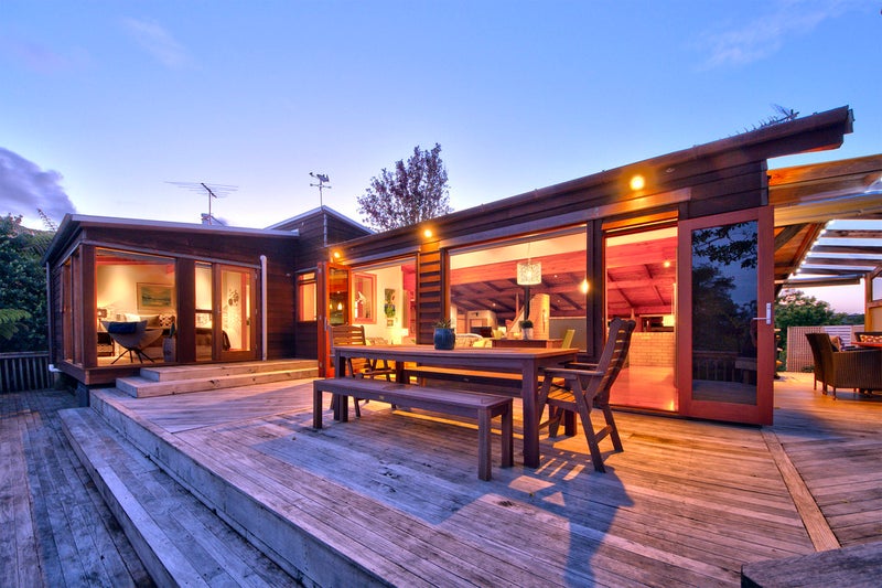 146 Cliff View Drive, Green Bay, Auckland - Carousel 2