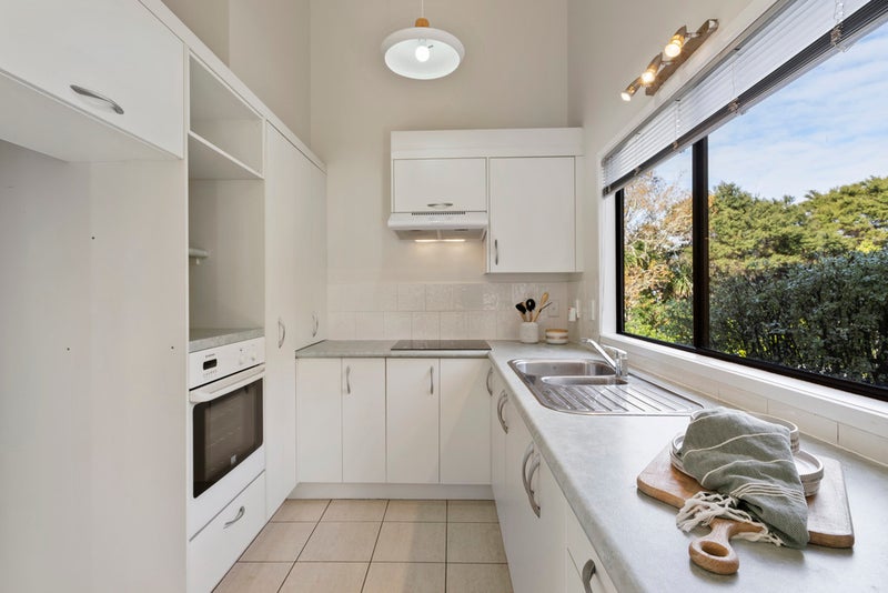 1/35 Girrahween Drive, Totara Vale, Auckland - Carousel 2