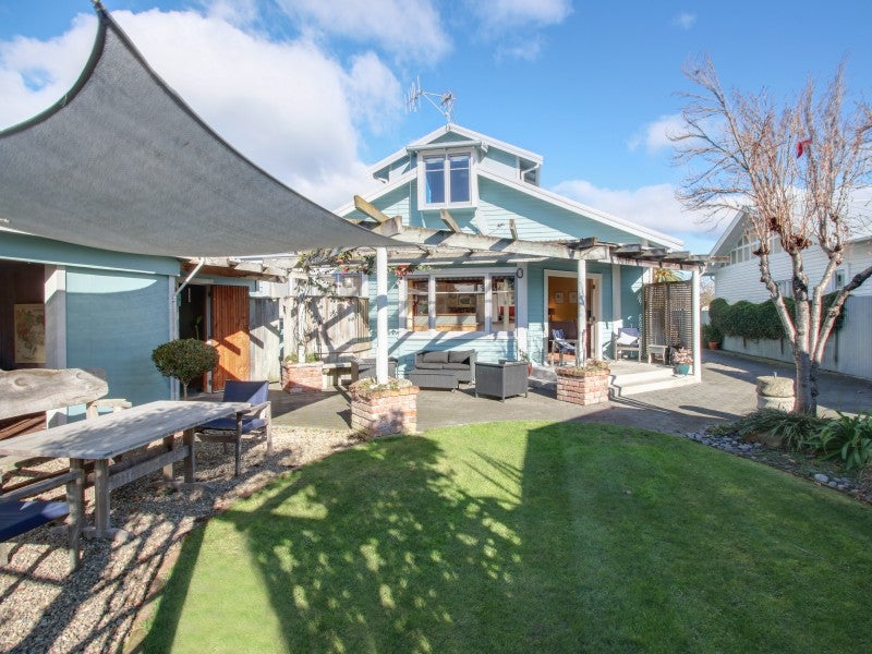 137 Georges Drive, Napier South, Napier - Carousel 1